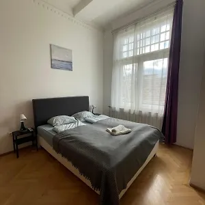 https://white-pearl-rooms.inbudapesthotels.com