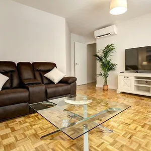 https://puerta-real-apartment-granada.es-andalucia.com